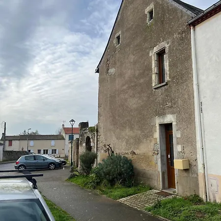D'hotes Le Plessis Bed & Breakfast 3*