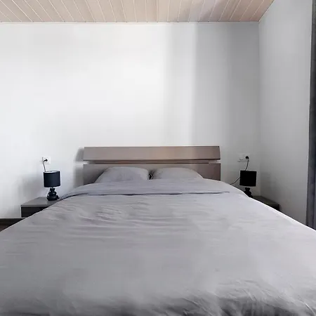 D'hotes Le Plessis Bed & Breakfast 3*