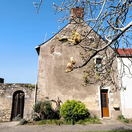D'hotes Le Plessis Bed & Breakfast